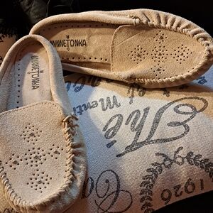 Minnetonka real leather shoes.  Women's size 7. Never worn.